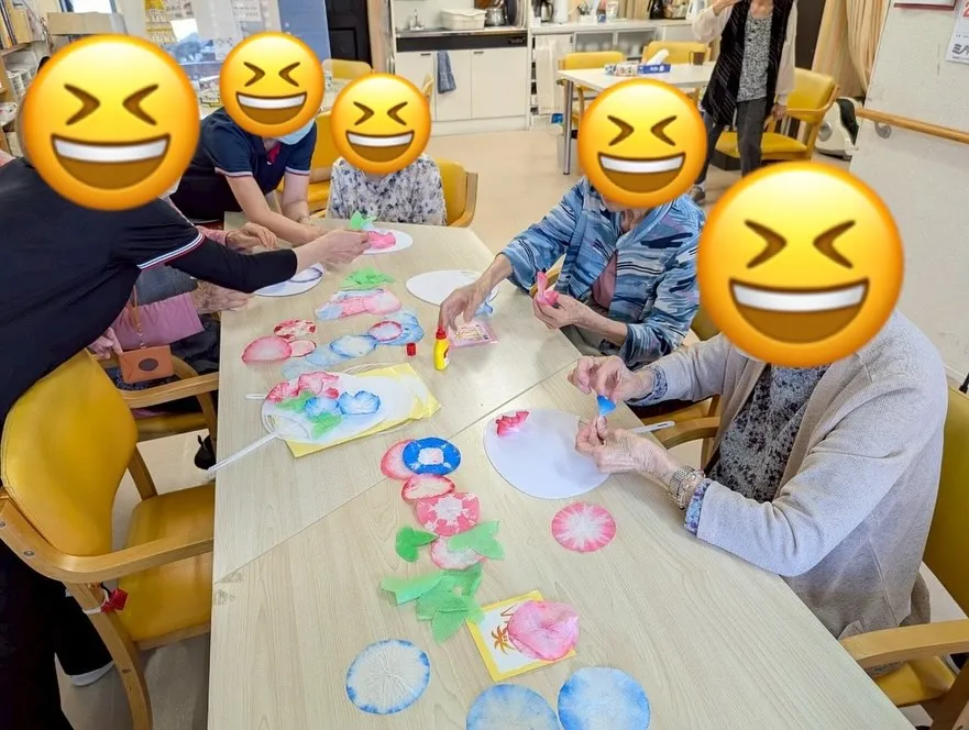 8月の上旬うちわ作りをしました✨✨